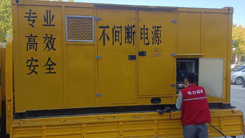 泽普柴油发电机组和UPS电源配合使用时，如何避免切换过程中的电力中断？
