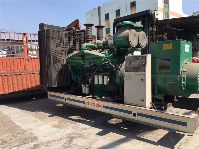 泽普如何判断柴油发电机组的机油温度是否达到了合适的预热温度？